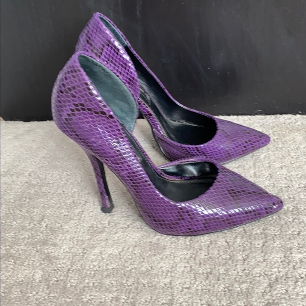 Steven croc embossed pumps